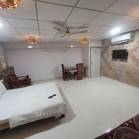 مومباي Agrawal Bhavan Budget Stay Only For Indians المظهر الخارجي الصورة